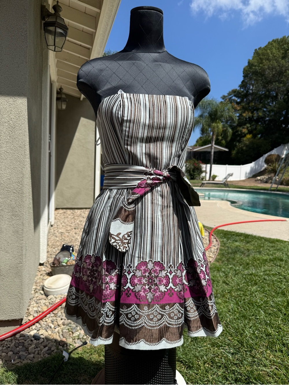 Vintage Striped Strapless Dress with Pink Floral Pattern and Waist Tie